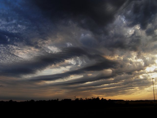 Skytype CM9 Altocumulus castellanus, lenticularis, floccus mm.